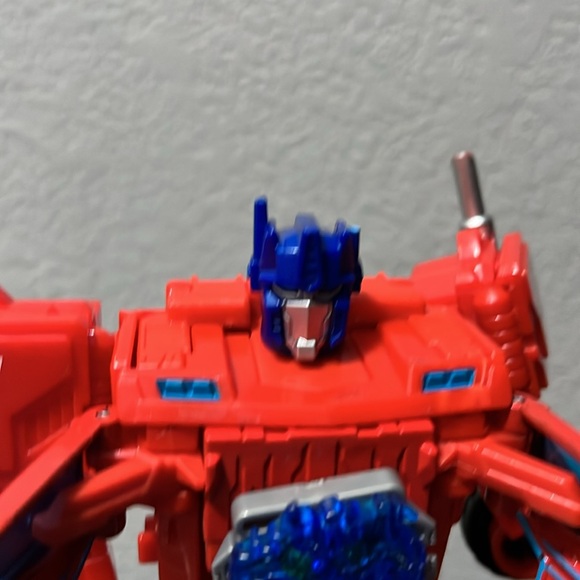 Optimus Prime- Transformers Red and Blue - Picture 11 of 14